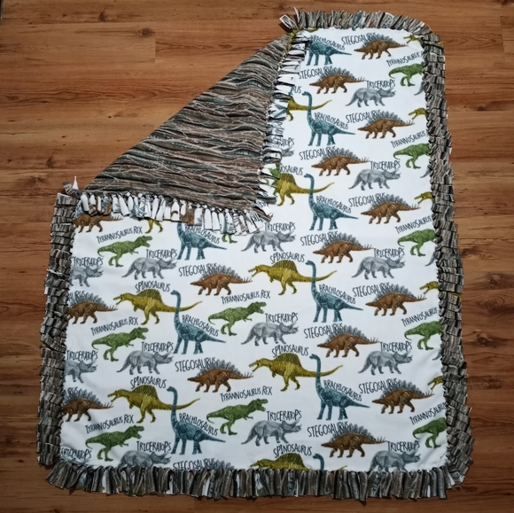 Dinosaurs No Sew Fleece Blanket Handmade Dinosaur Blanket - Picture 3 of 8